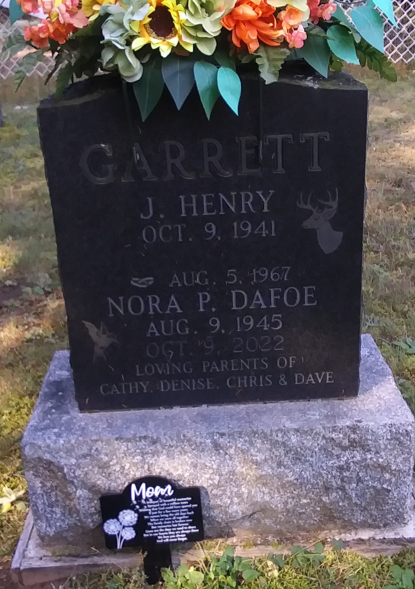 J Henry Garrett & Nora, Clydesdale Cemetery